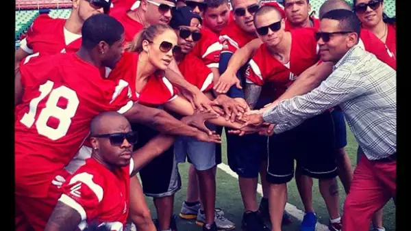 La cantante fue la única mujer que participó en un juego de beneficencia para las víctimas y la reconstrucción en Puerto Rico, después del huracán Sandy.