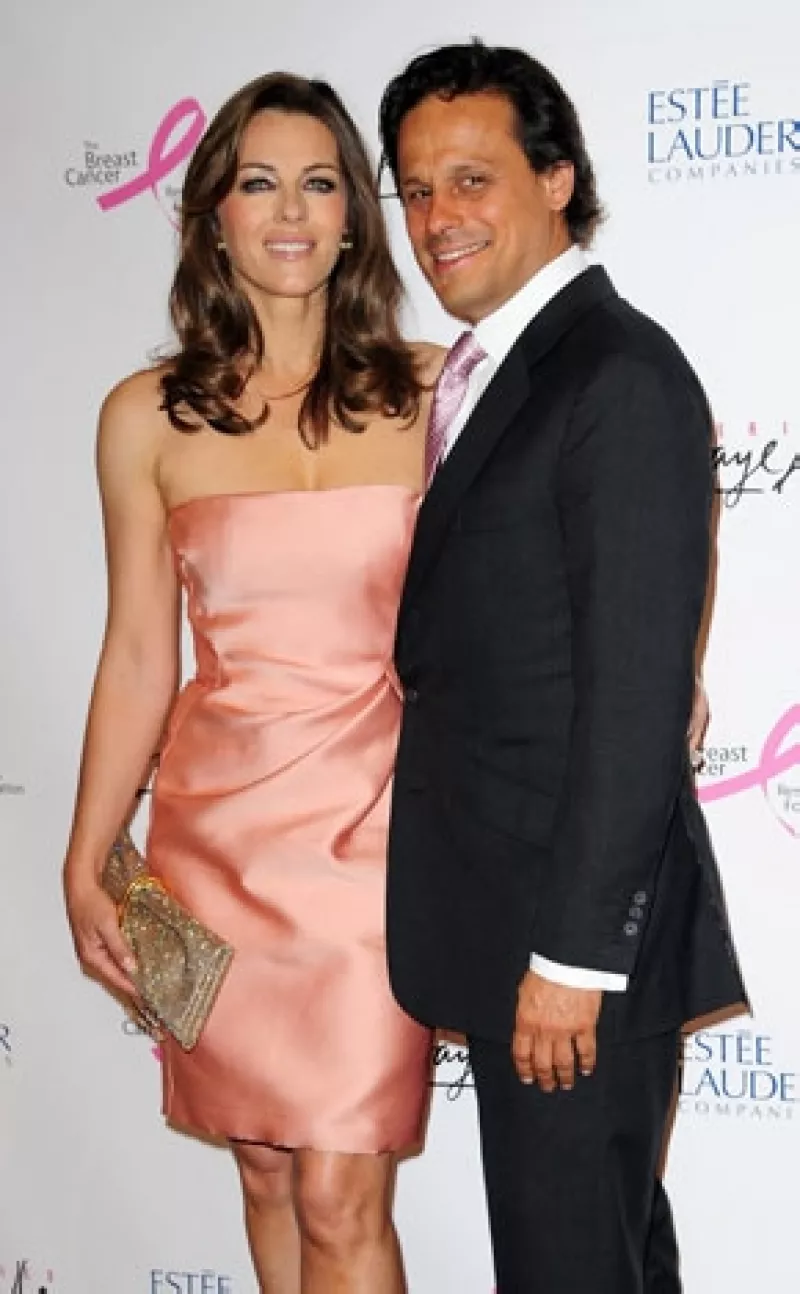 "Que conste que mi esposo Arun y yo nos separamos hace varios meses", escribió la actriz en su cuenta Twitter.