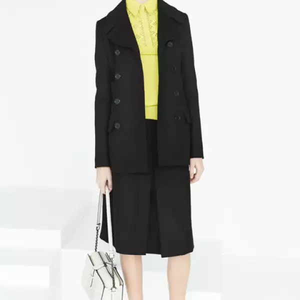 Y por supuesto, hay prendas en negro para crear armonía.