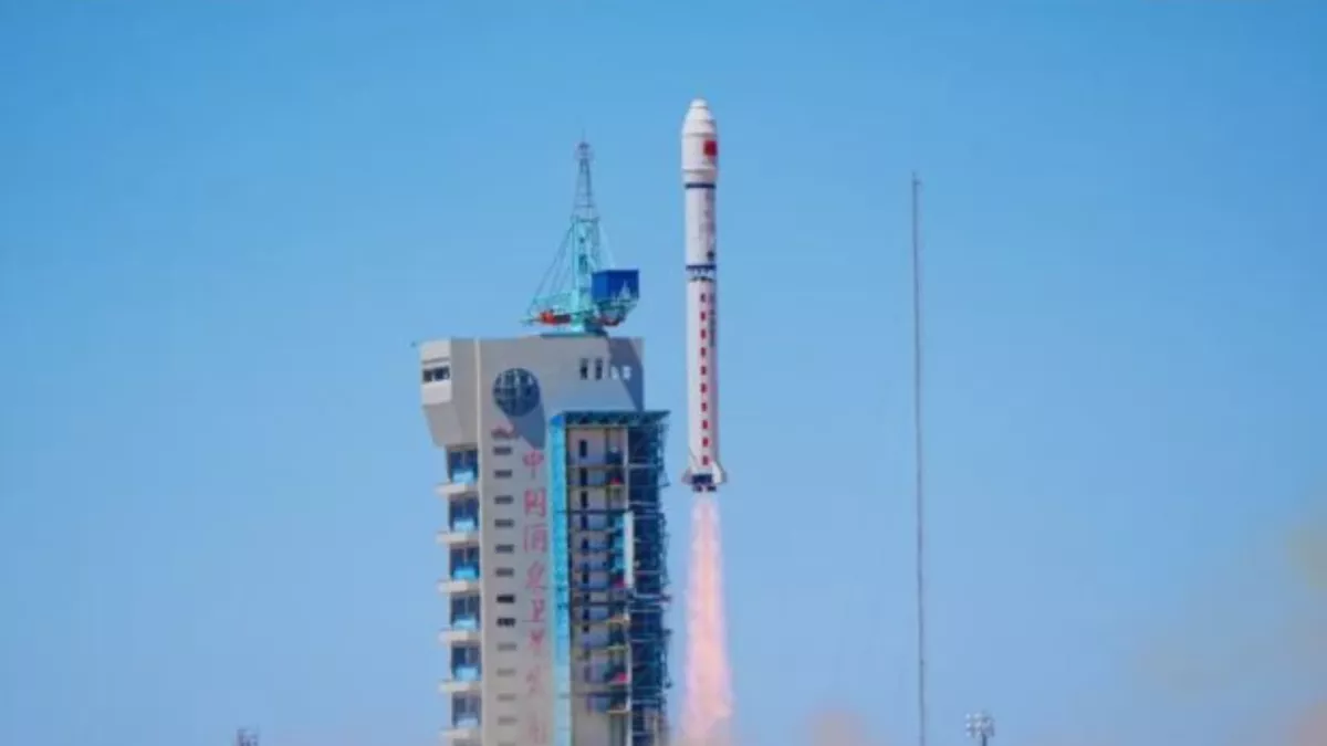 China lanza 12 satélites para crear una supercomputadora y ganar la carrera espacial