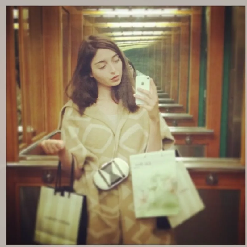 Entre abril y septiembre de 2014, Amalia Ulman inició un proyecto llamado "Excelencias y perfecciones" en el que mostró varias facetas de su vida para crear una obra de arte.