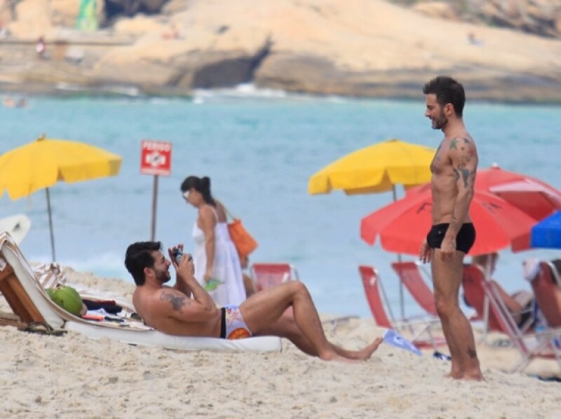 La pareja se tomó muchas fotos.
