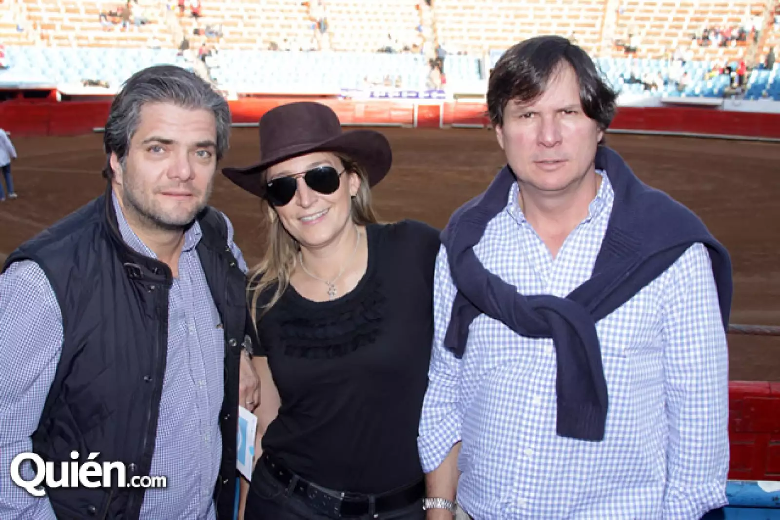 Emilio y Yoli Granja con Juan Sayer