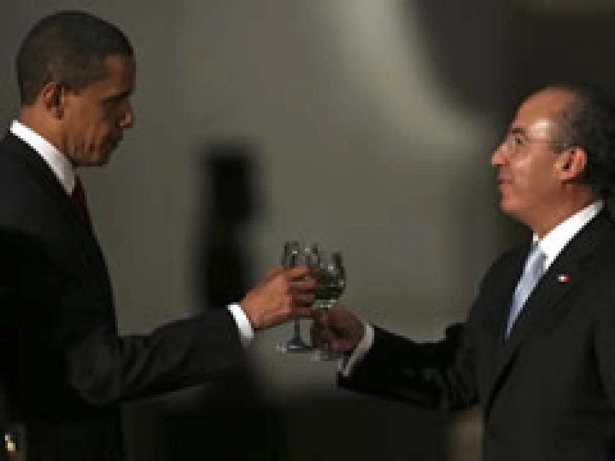 Obama y Calderón brindan en el Museo de Antropología e Historia de la Ciudad de México. (Foto: Reuters)
