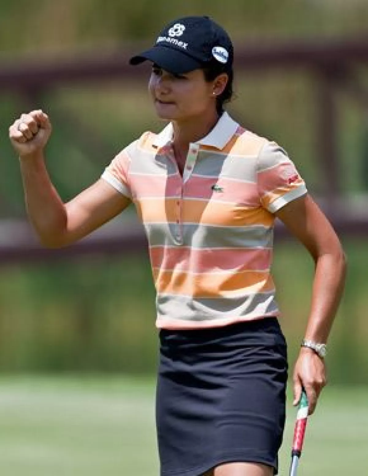 La tapatía supera por tres impactos a su rival más cercana y mantiene el liderato en el torneo Corona Championship que se realiza en el campo del golf Tres Marías en la capital michoacana.