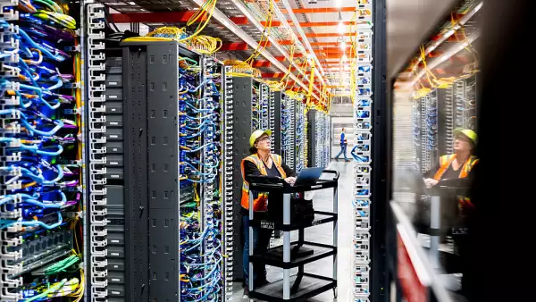 La fibra óptica es la siguiente en la mira tras la crisis de chips y de RAM: el commodity que la IA volverá escaso 