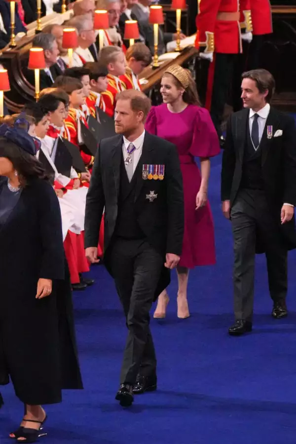 El príncipe Harry duque de Sussex en la coronación de su papá el rey Carlos III