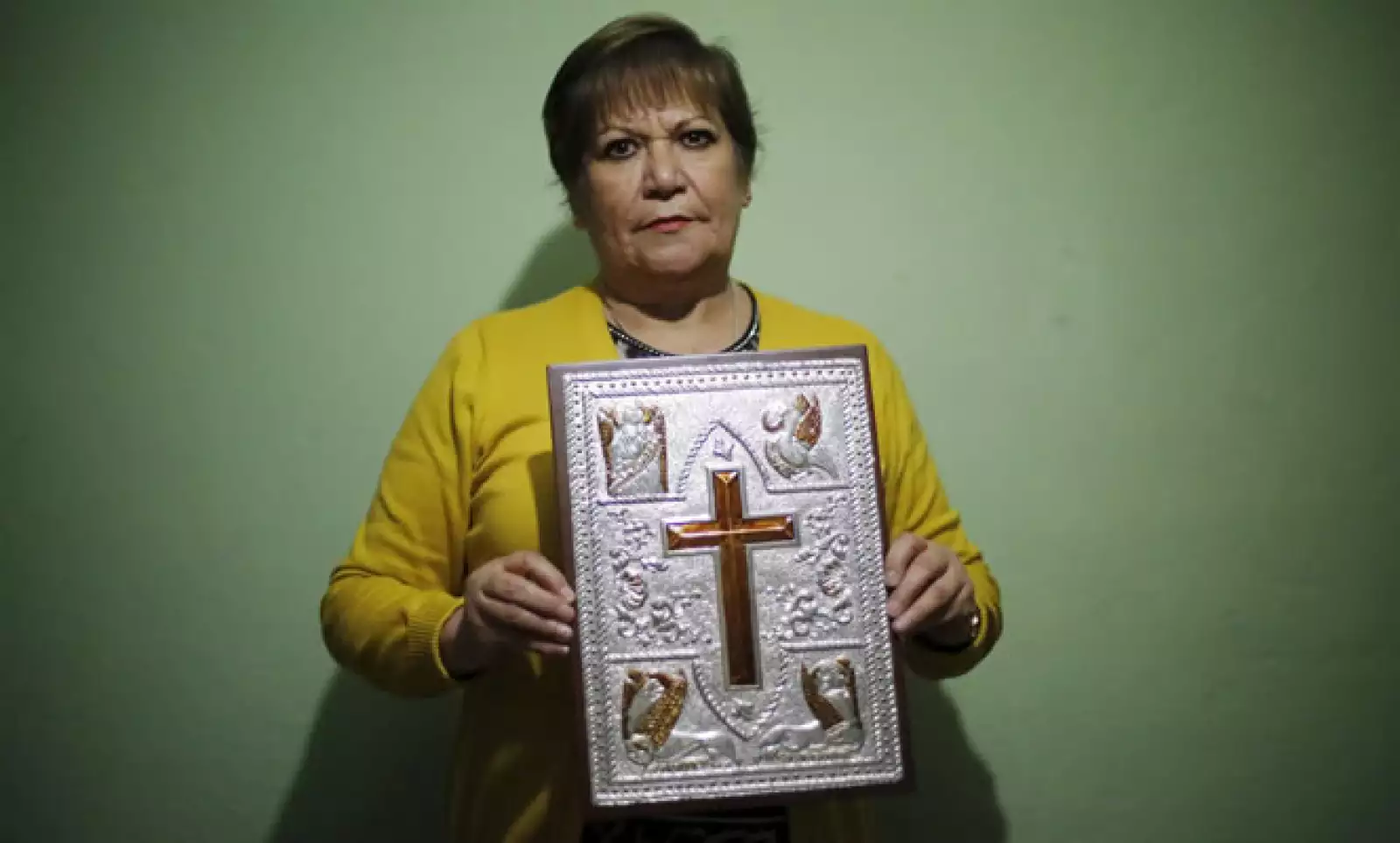 Una artesana de la Ciudad de México se encargó de hacer la portada de la Biblia que Francisco ocupará durante sus misas.