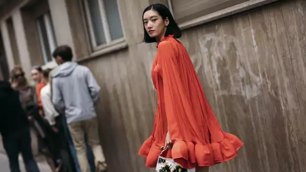 Vestido naranja para boda.