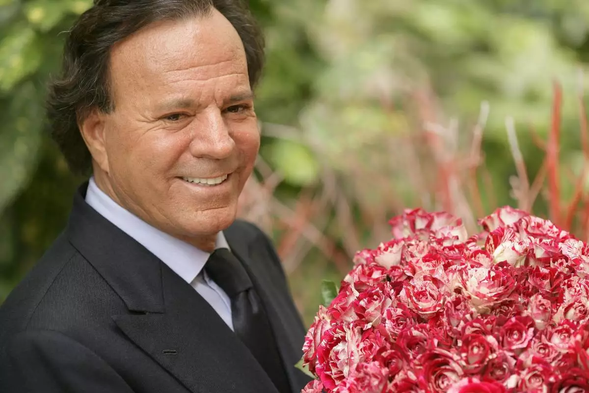 julio-iglesias (1).jpg