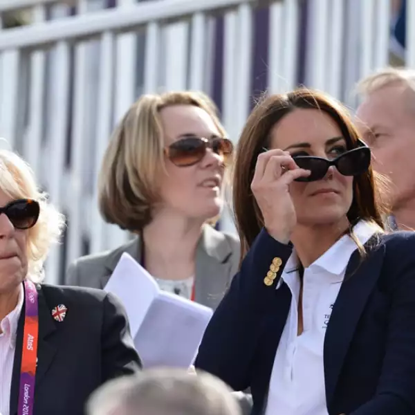 ¿Qué es lo que verán tan atentas, Kate Middleton y Camila Parker Bowles?