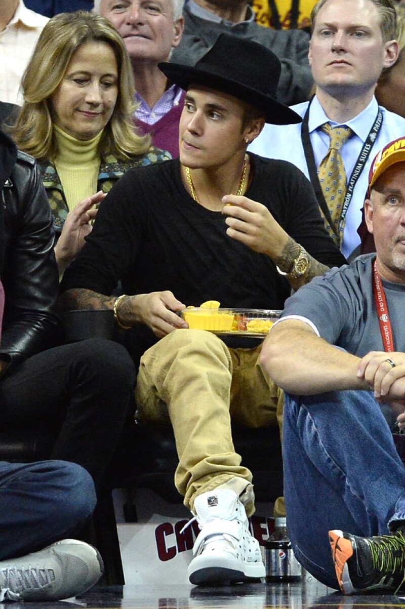Justin Bieber últimamente había proyectado una actitud más modesta que en el pasado, por lo que su publicación causó las críticas de algunas personas.