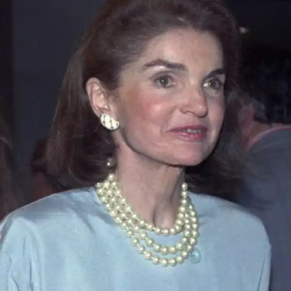 1990. 61 años. Murió a los 65.