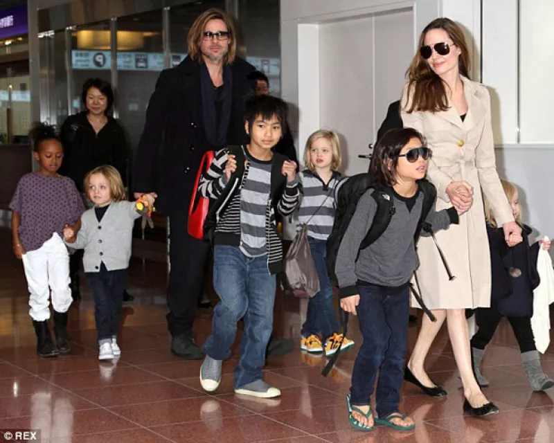 Una fuente cercana a los actores asegura que los trámites ya empezaron y esperan que la adopción se concluya antes de que termine el verano.