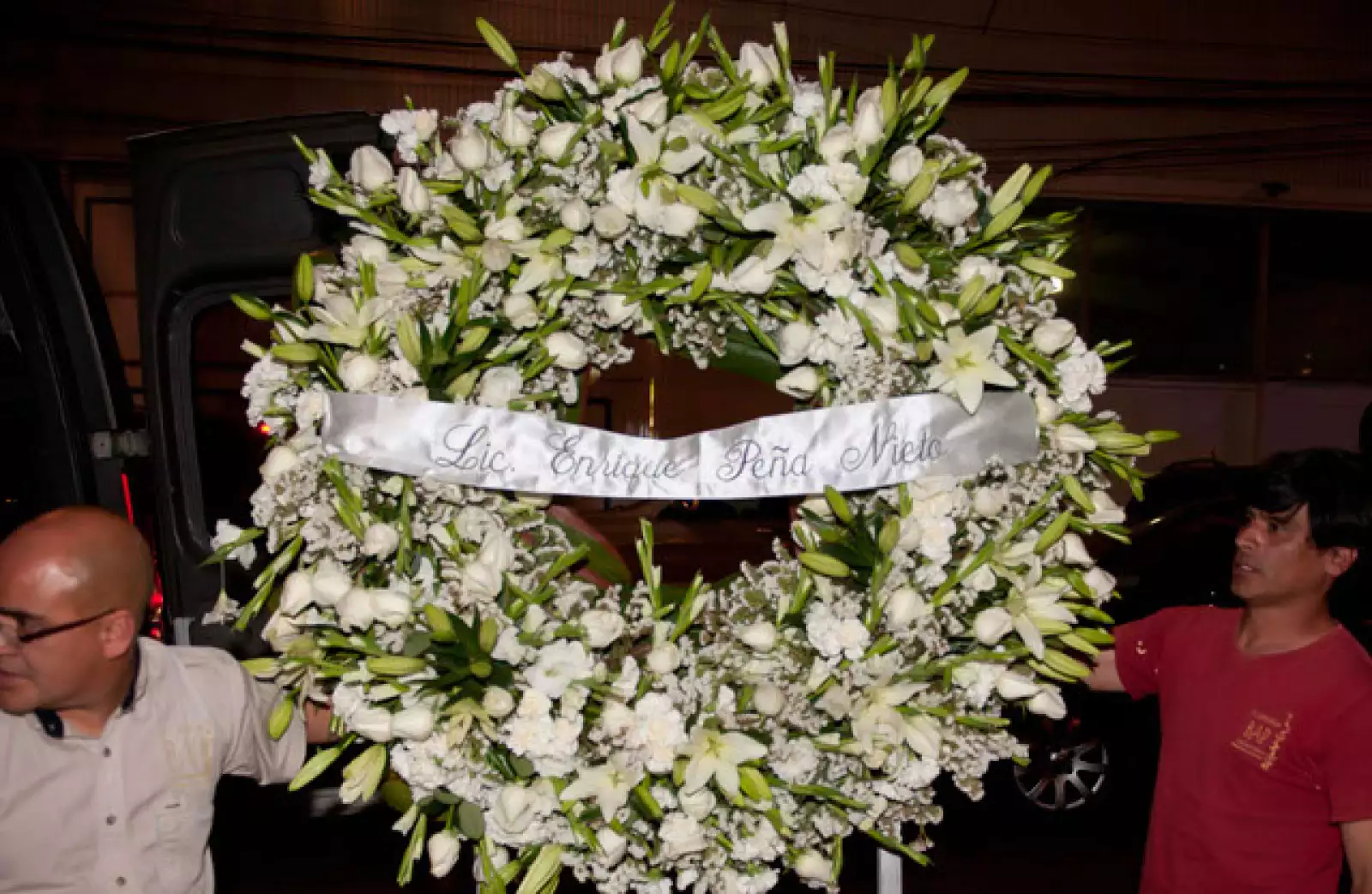 Arreglo floral por parte del Presidente