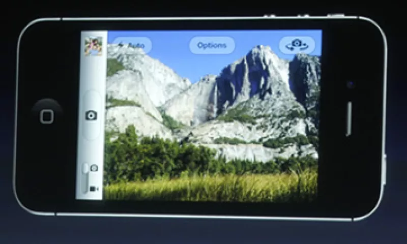 Los analistas enfatizaron las mejoras en el ‘software’ del iPhone 4S sobre su ‘hardware’. (Foto: AP)