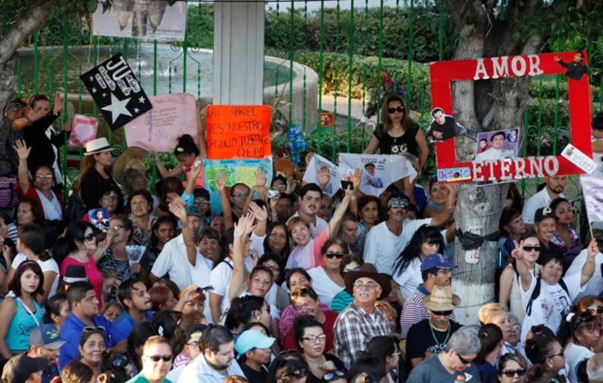 Miles de fanáticos asistieron al homenaje.