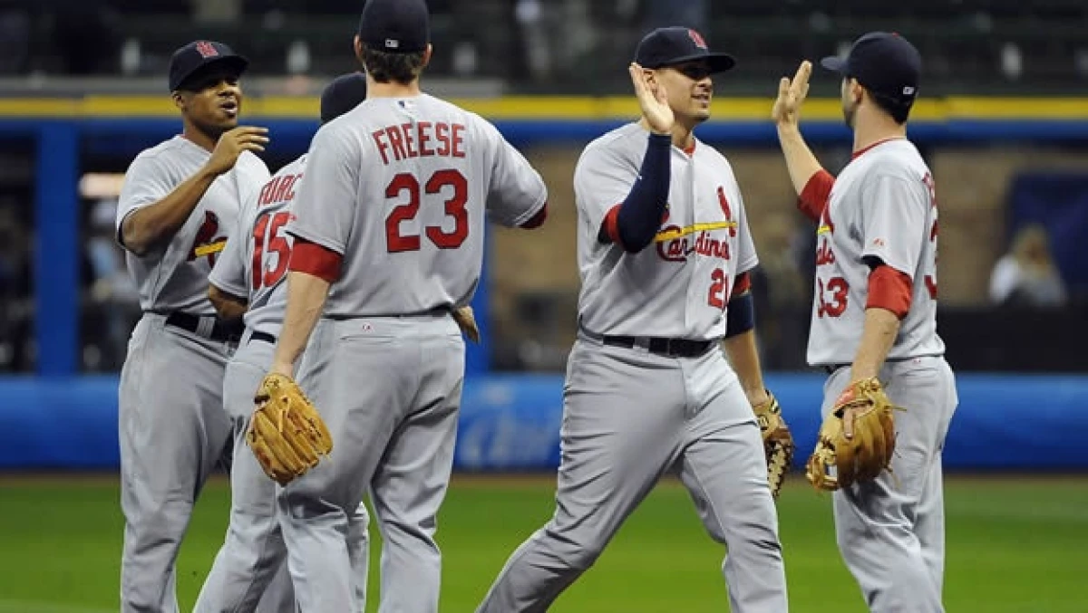 beisbol cardenales cerveceros serie juego 2