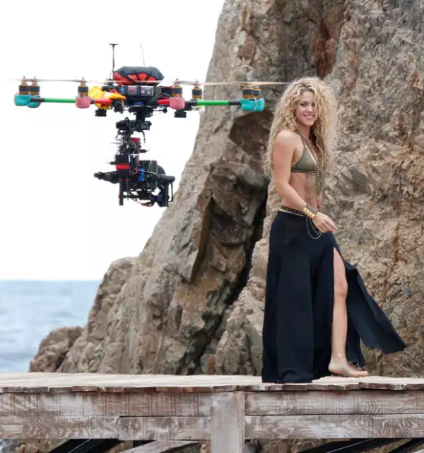 La cantante lució nuevamente los sexys outfits que tanto gustan a sus fans.