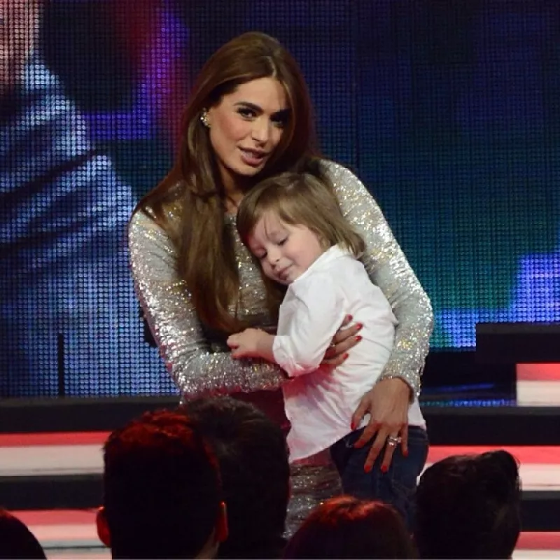 El pequeño de tres años cautivó miradas y corazones en la edición del domingo del programa Va Por Ti, el cual contó con la presencia especial de Thalía, quien no pudo evitar enternecerse con él.
