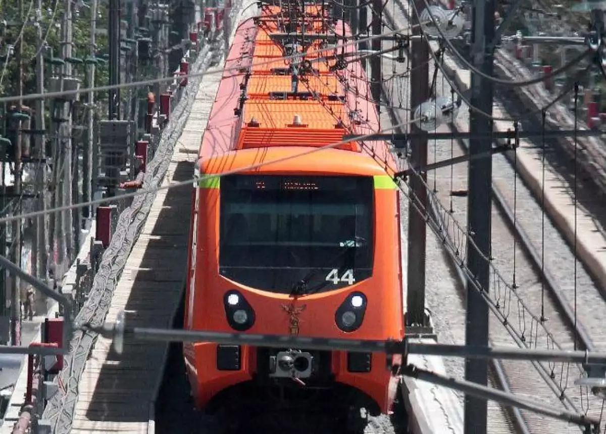 Tren de la l�nea 12 del metro