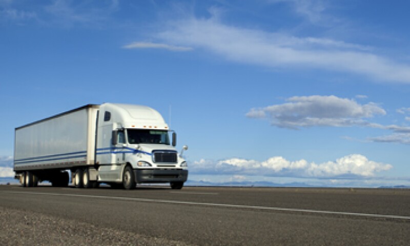 La SCT y la propia SE continuarán trabajando para que se normalice el autotransporte transfronterizo de carga internacional . (Foto: iStock by Getty Images)