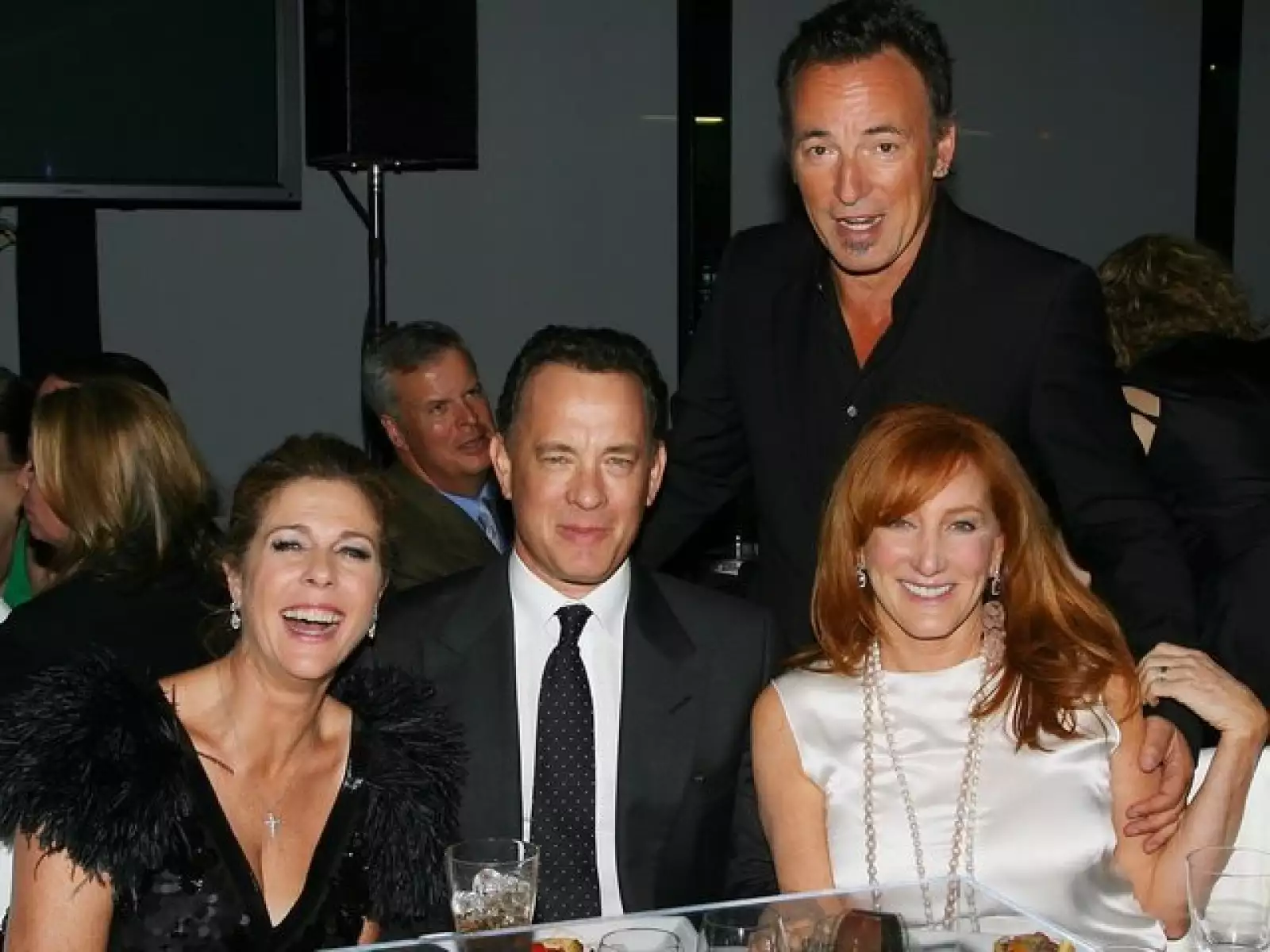 Acá en pareja: Tom Hanks con su esposa, Rita Wilson, y Bruce Springsteen con Patti Scialfa.