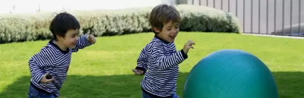 Aquí sus dos hijos mayores: Diego, de tres año y Carlitos, de cuatro.