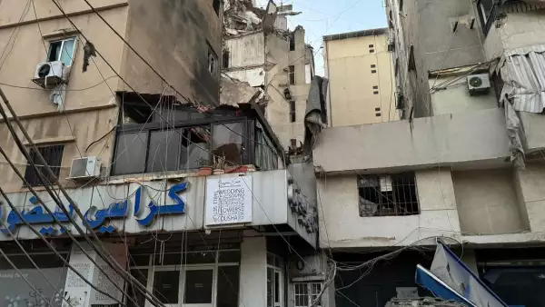 Una vista muestra el daño después de lo que fuentes de seguridad dijeron que fue una huelga en los suburbios del sur de Beirut, Líbano, el 30 de julio de 2024.