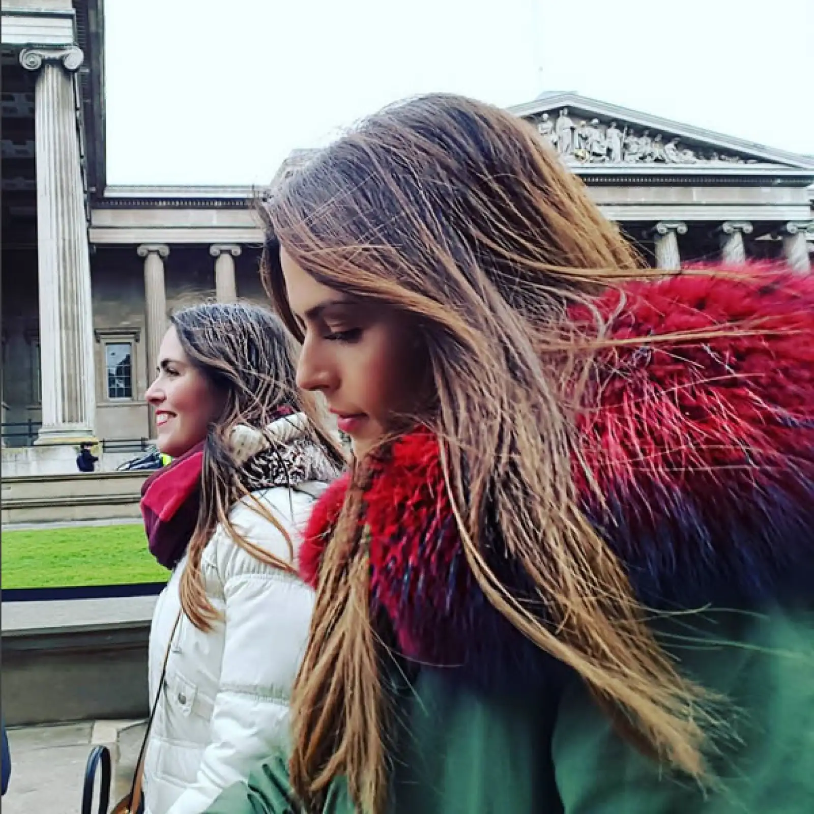 De las primeras fotos que se tomó junto a su hermana en Londres.
