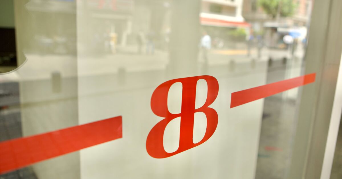 BMV cae 0.30% y BanBajío pierde 4.2% tras salida de su CEO