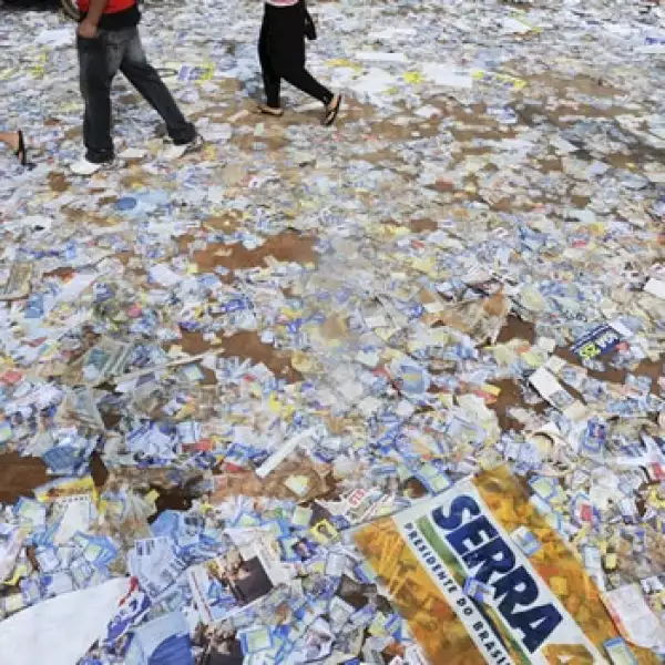 publicidad electoral en el suelo