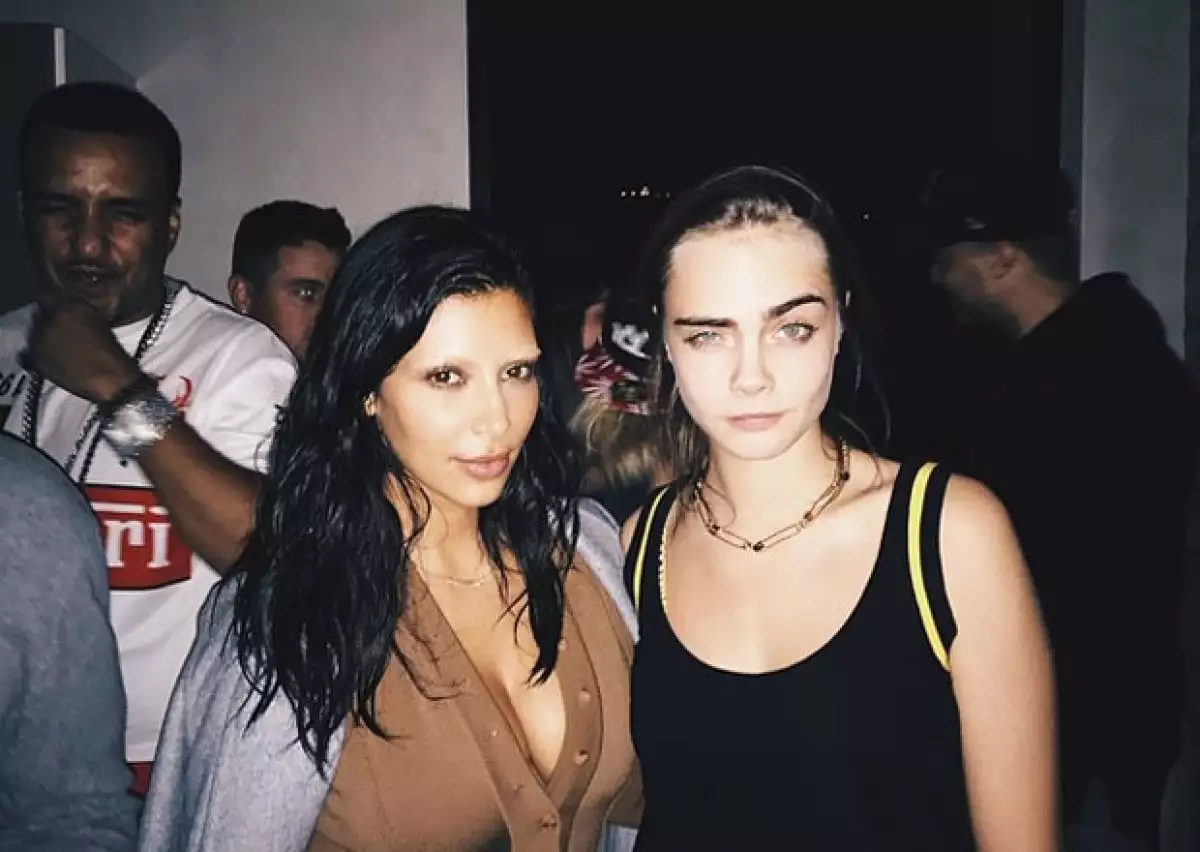 Aunque se dijo que no había sido invitada, ella dio cuenta de su asistencia a la celebración de su hermana en su Instagram, así como de la forma en que maquilló sus cejas para la ocasión.