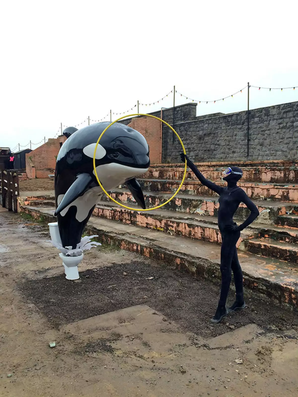 Banksy invitó a varios artistas para participar en Dismaland.