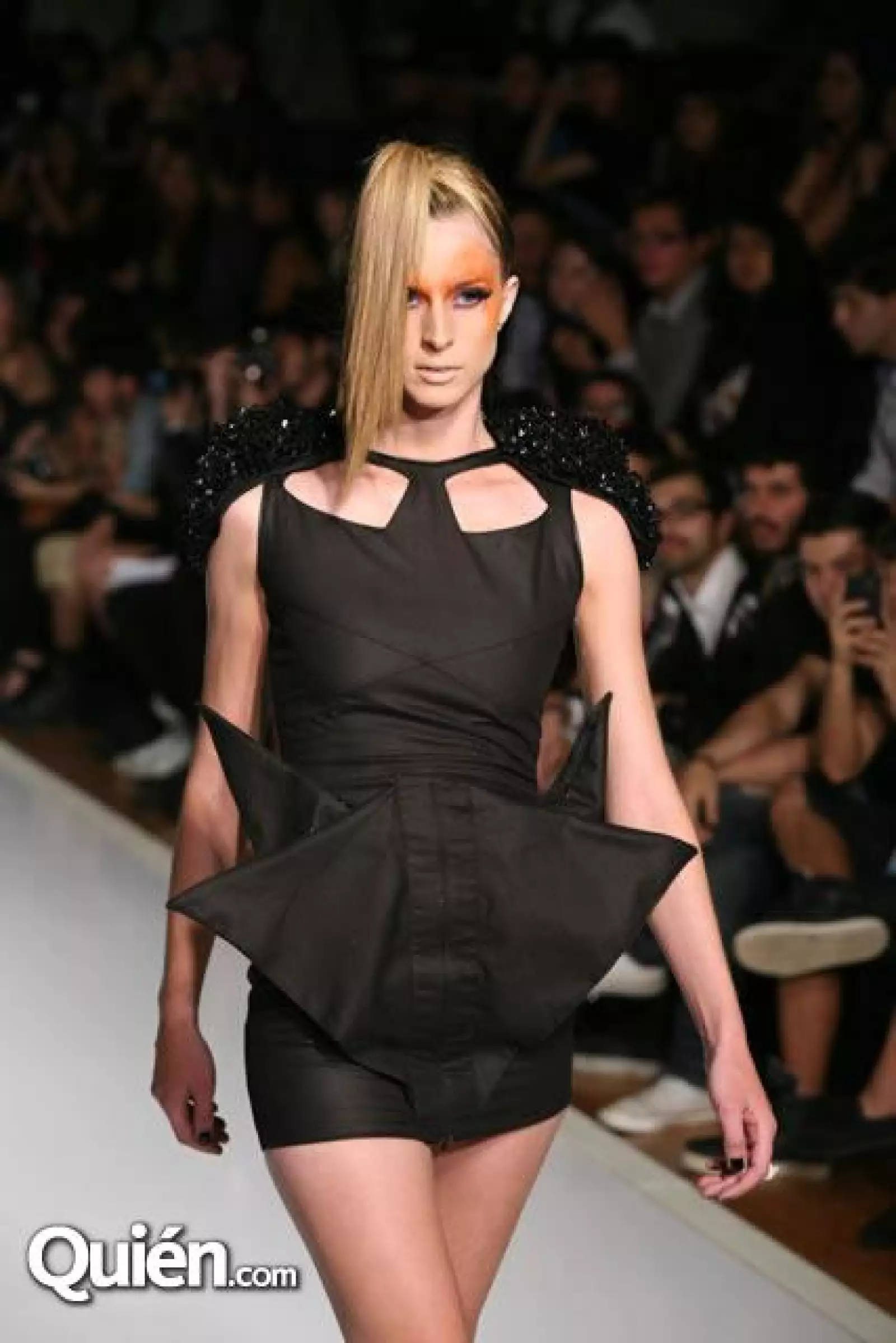 IDM Desfile Cherry Project