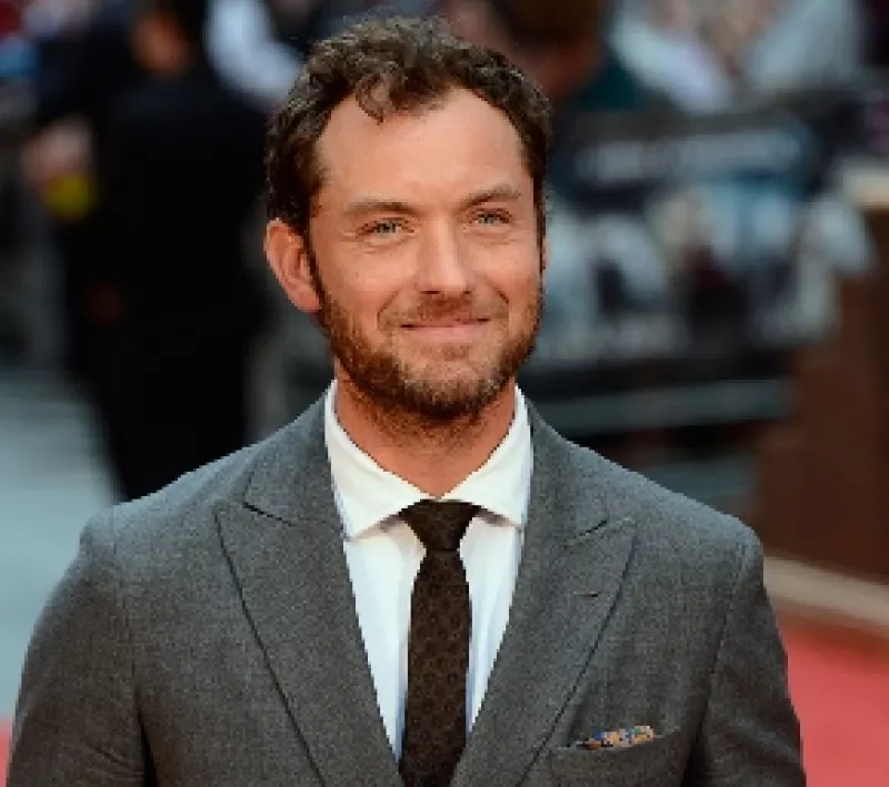 Un representante del actor confirmó que aunque ya no mantiene una relación con Catherine Harding, él y su ex novia se convertirán en padres la próxima primavera.