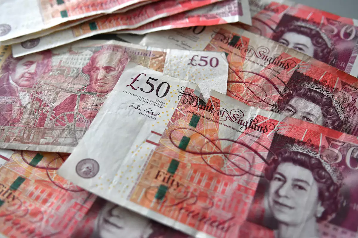 Bank of England Issues Deadline To Use Remaining Paper £20 and £50 Banknotes