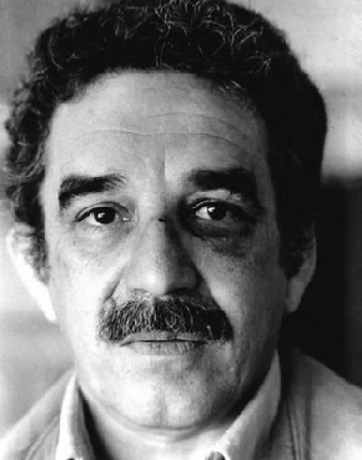Hoy que el peruano recibió el Premio Nobel de literatura hacemos un recuento de cinco momentos que han marcado la relación del escritor con nuestro país.