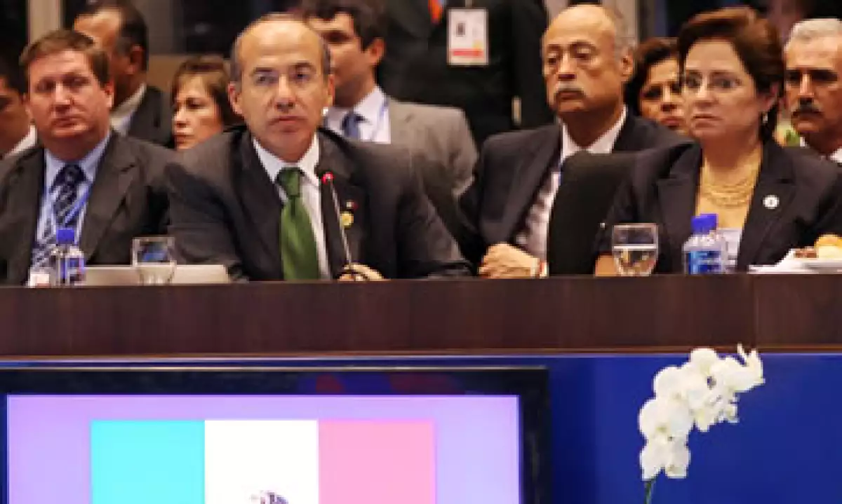 El presidente Felipe Calderón manifestó que AL aprendió la lección en los 80 y, desde entonces, ha manejado con responsabilidad sus finanzas. (Foto: Notimex)