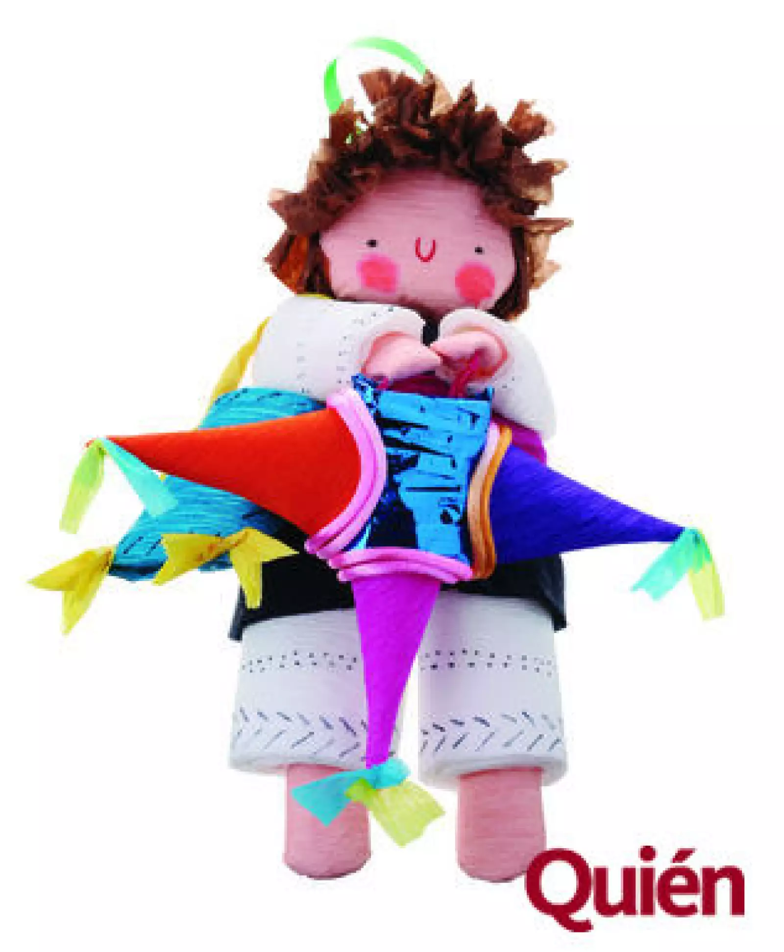 Adorno para colgar, hechoa amano con papel crepé. De Arte en papel