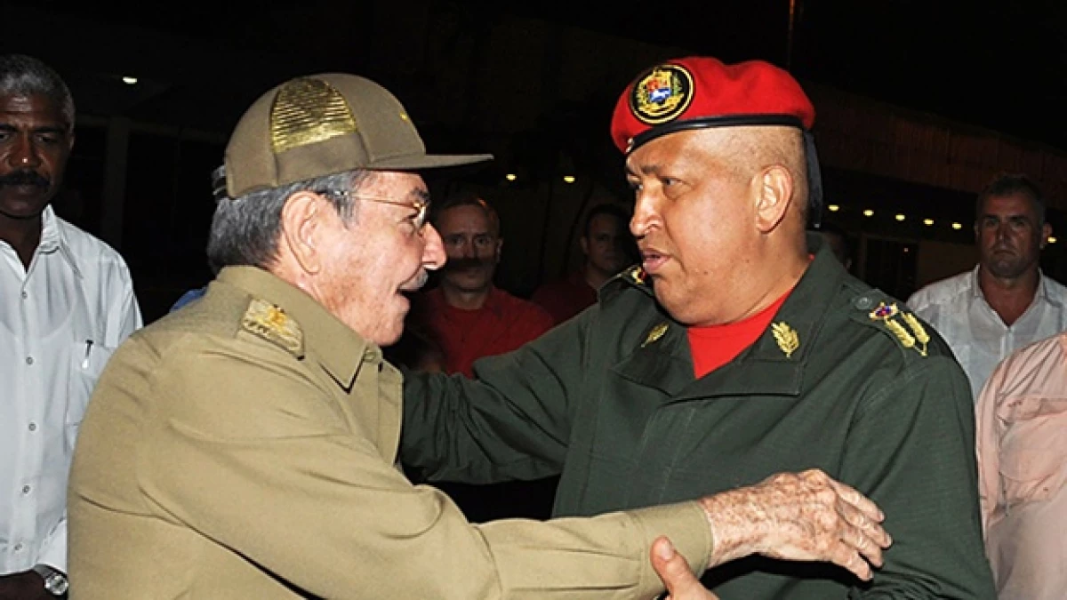 raul castro despide a hugo chavez en el aeropuerto