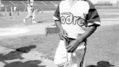 En 1979. El actor Gary Coleman posa en uniforme de beisbol durante la filmación de la película `The Kid from Left Field´.
