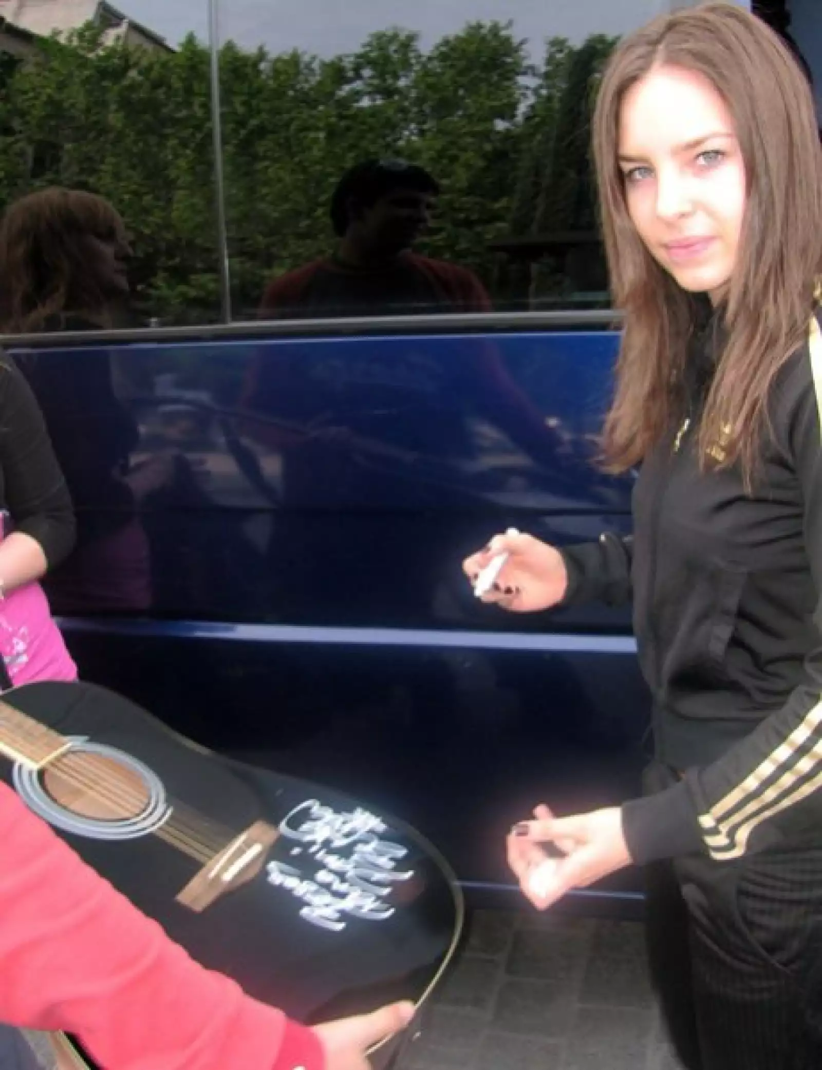 Actualmente, la cantante protagoniza un melodrama en el que los personajes deben mimetizarse a las circunstancias para lograr sobrevivir.