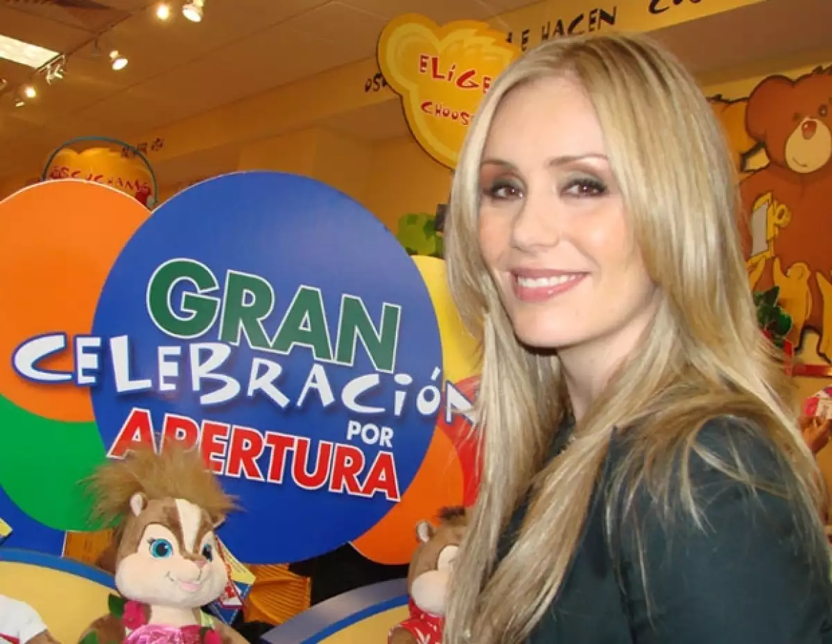 Heidi Balvanera, esposa del protagonista de Por Ella Soy Eva, revela que el actor es un gran papá y siempre está pendiente de Elena.