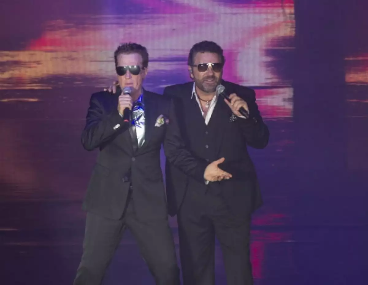 Con un lleno total en el Auditorio Nacional, los intérpretes celebraron su quinceavo concierto como parte de su espectáculo conjunto.