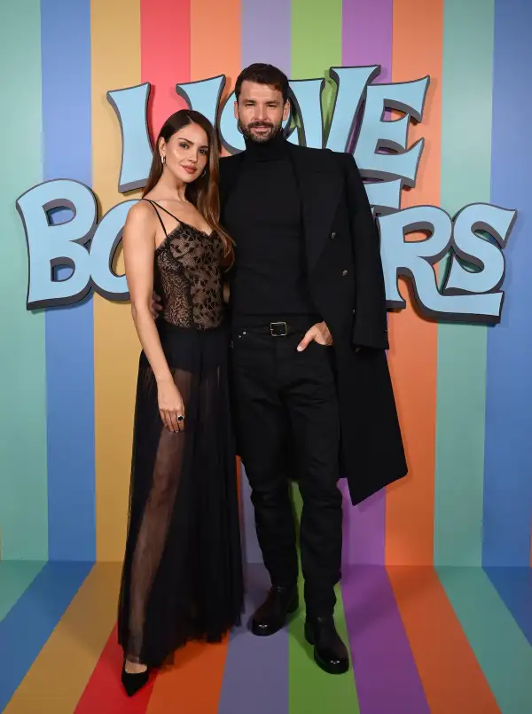 Eiza González con Grigor Dimitrov en el estreno de su nueva película 'I Love Boosters' en el Festival de Cine de Londres.
