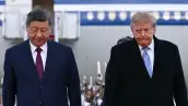 El presidente de Estados Unidos, Donald Trump, recibe al presidente chino, Xi Jinping, a su llegada a la base aérea Andrews, en Maryland, el 23 de septiembre de 2026. Xi realiza una visita a Estados Unidos del 23 al 25 de septiembre.