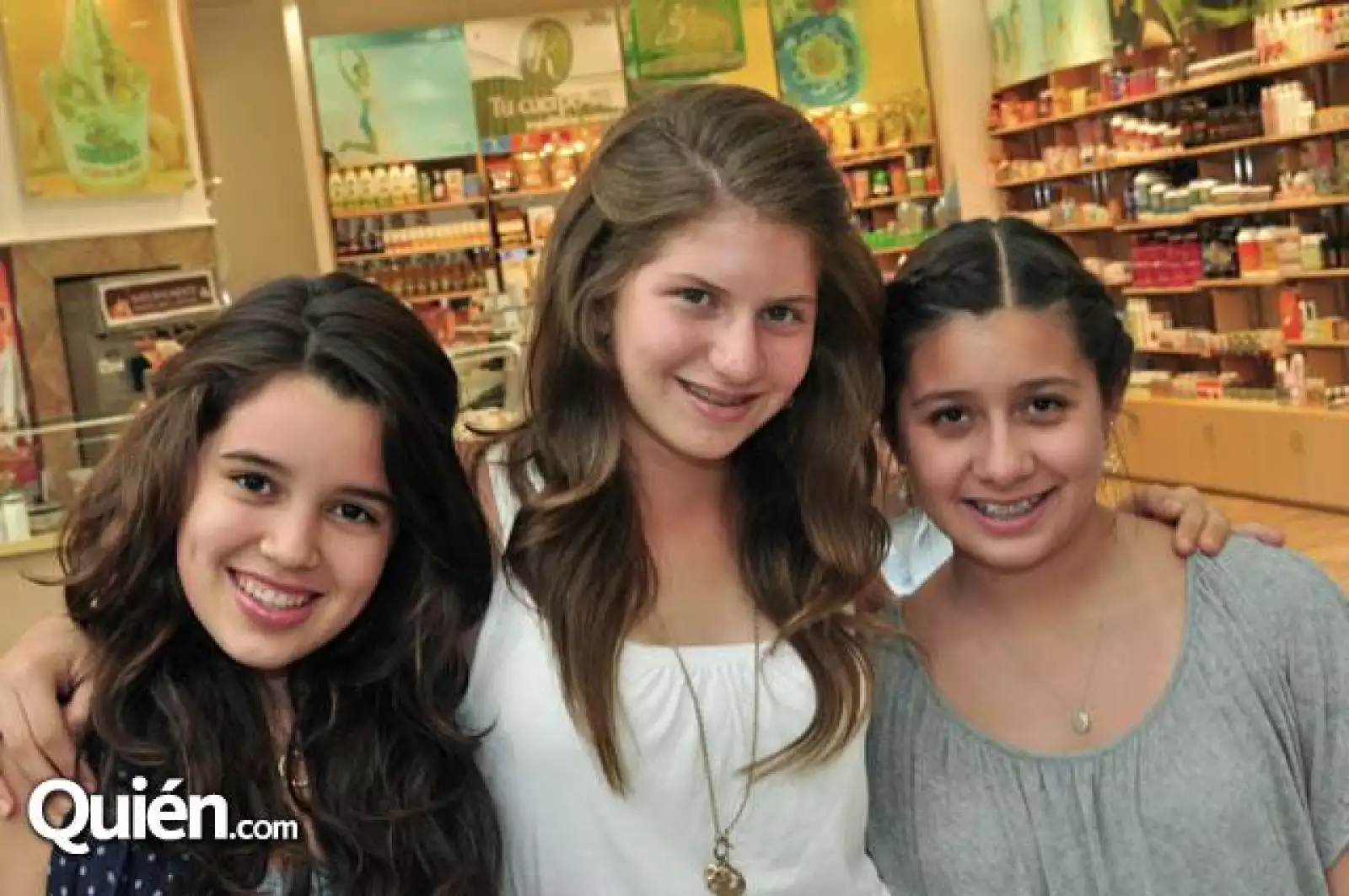 Fer Torres,Eugenia Villarreal y Deby Imbriago