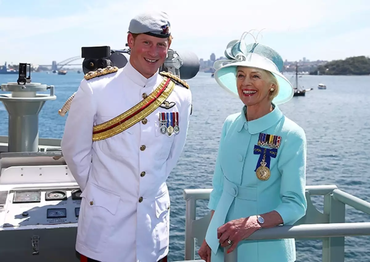 Miles de seguidores del príncipe de Cambridge se abarrotaron para saludarlo en su primer tour por la ciudad australiana, al que acudió en representación de la Reina Isabel.