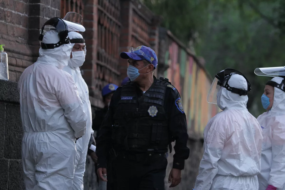 Policías en la epidemia